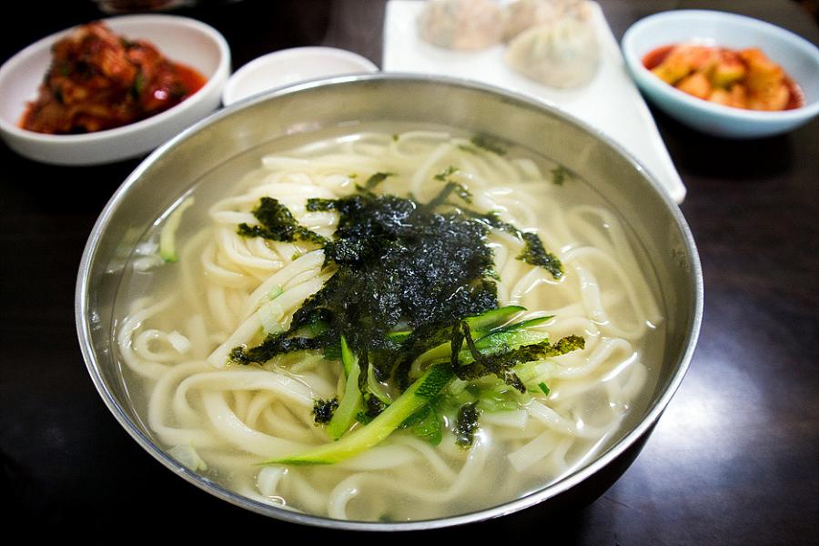 뽐뿌:자유게시판 - 2천원 칼국수 2천원짜리 만두 ㄷㄷ 2천원 칼국수 2천원짜리 만두 ㄷㄷ