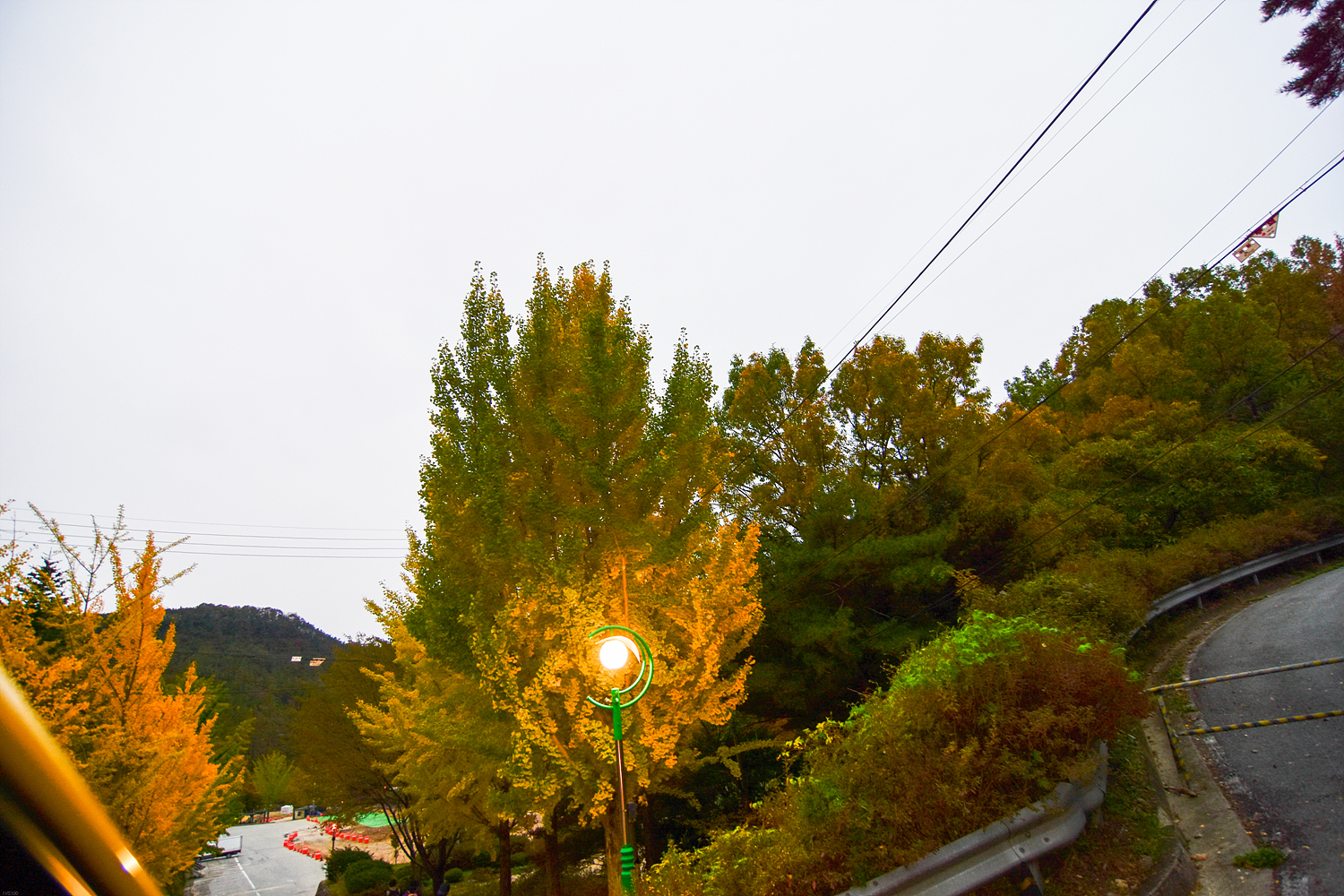 뽐뿌:등산포럼 - 전주여행 2부 &lt;10/24 마이산 탑사&gt; -사진 31장 : 호러 버젼...... 전주여행 2부 <10/24 마이산 탑사> -사진 31장 : 호러... 