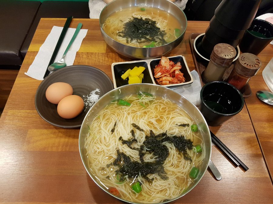 멸치국수도 먹고 호가든잔셋 챙겨왔어요. - 뽐뿌:자유게시판 멸치국수도 먹고 호가든잔셋 챙겨왔어요.