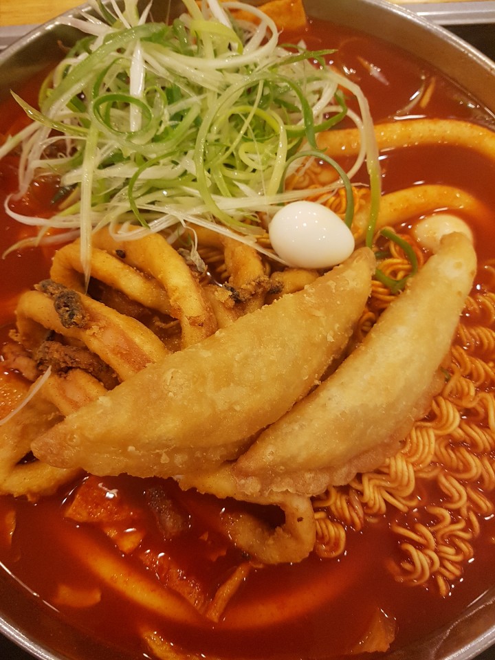 뽐뿌:자유갤러리 - 청년다방 떡볶이 괜춘하네요~ 오징어 실하고~ 청년다방 떡볶이 괜춘하네요~ 오징어 실하고~
