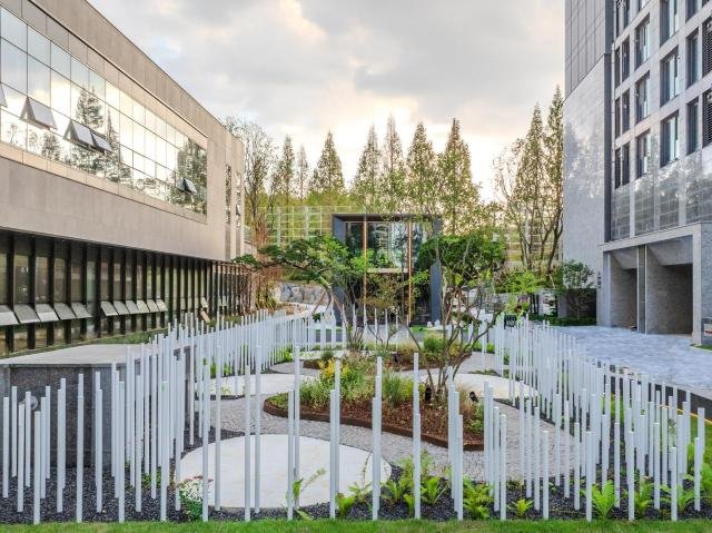 ¿Ã¸²ÇÈÆÄÅ© Æ÷·¹¿Â 3´ÜÁö ÇöÀåÀÇ ¡®µµ¼°ü°ú Á¤¿øLibrary amp Garden¡¯ ÁÖ°æ »çÁøÇö´ë°Ç¼³