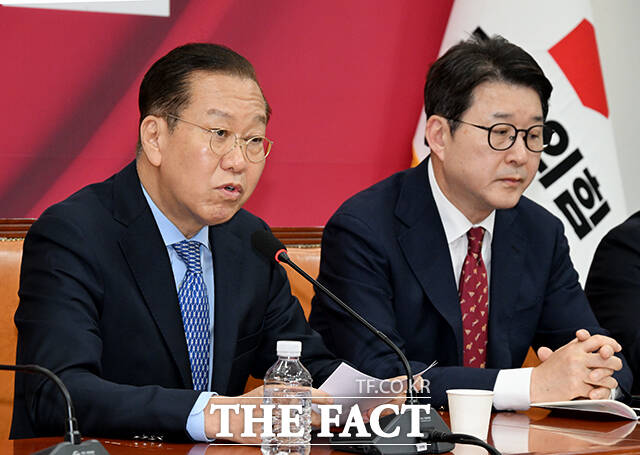  Ѵ Ҽ 뼱 ĺ ȭ  ΰ 蹮  뼱 ĺ  й  ̰ ִ./ 