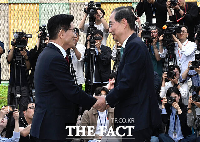   ȭ ó ҽŰ鼭   ȭ оδٴ  ϱ  δ.  蹮  뼱 ĺ Ѵ Ҽ ĺ 8   ǵ ȸ  ī信 ȭ  ȸ ϰ ִ . / 