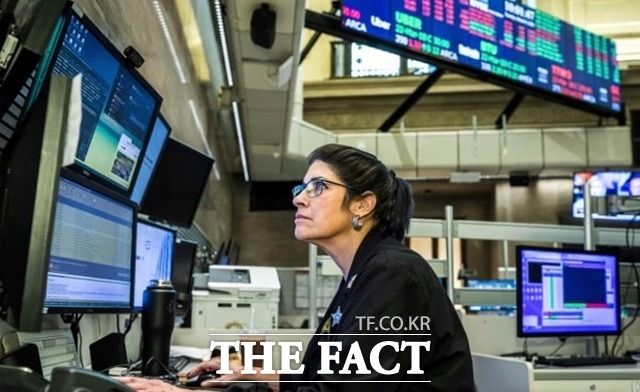 21(ð) ǰŷ(NYSE) ٿ30 庸 816.80Ʈ(1.91%) ϶ 41860.44 ŷ ƴ. /AP.ý