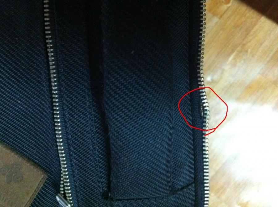 혹시 이 가방 지퍼 찢어진거(?) 수선가능할까요 ?? - 뽐뿌:질문/요청 혹시 이 가방 지퍼 찢어진거(?) 수선가능할까요 ??