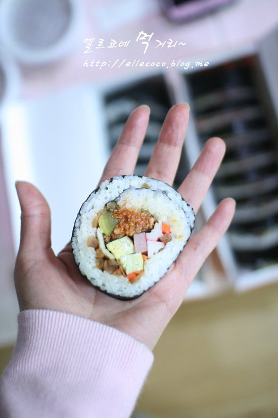 한줄 8000원 메가김밥 혜자 맞죠.... - 뽐뿌:자유게시판 한줄 8000원 메가김밥 혜자 맞죠....