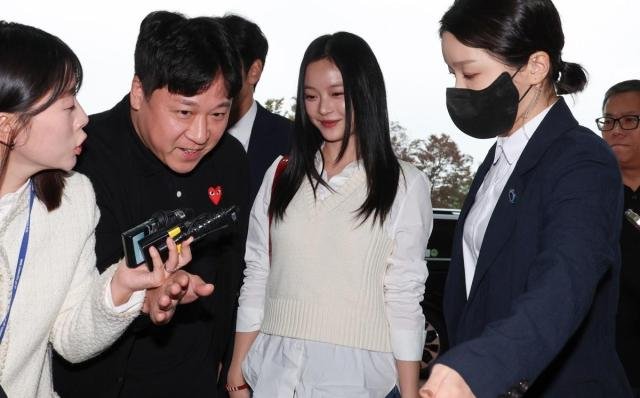 NewJeans member Hanni heads to the National Assemblys Environment and Labor Committees audit hall in Yeouido Seoul on Oct15 2024 Yonhap