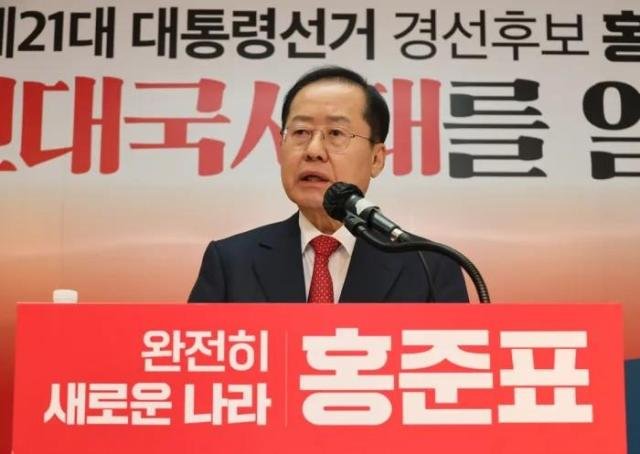  15 뼱 ⸶  ȫǥ  뱸  ǵ Ϻ Ż繫ҿ  뱹ô ǥȸ ߾ϰ ִ մ