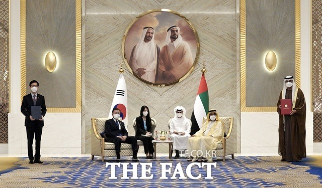  ɰ ϸ޵  õ   UAE Ѹ  ι ġڰ 16 (ð) ι  ʰ 湮 ѱ ź  ں ÷ܱ  UAE ƺδٺ ȸ CEO ⺻ž   ȯ Ѻ ִ. /ûʹ 