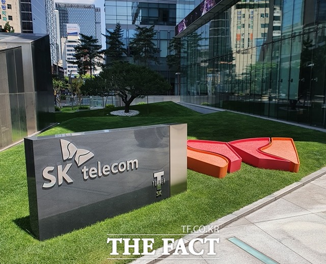 SK텔레콤이 10일 진행한 1분기 실적 컨퍼런스콜에서 연말 5G 가입자 목표로 1300만 명을 제시했다. /더팩트 DB