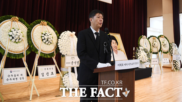 김홍걸 의원이 유족을 대표해 인사하고 있다.