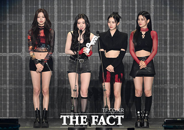 <Ʈ> ϰ ҾؽŸ ʸ̺(FEELINGVIVE) ְϴ '2024 Ʈ  (2024 THE FACT MUSIC AWARDS, TMA)' 8  Ϻ ī '  ī'   ' Ʈ '   ׷ (ITZY)  Ұ  ִ. /  ī=̻ҡȣ 