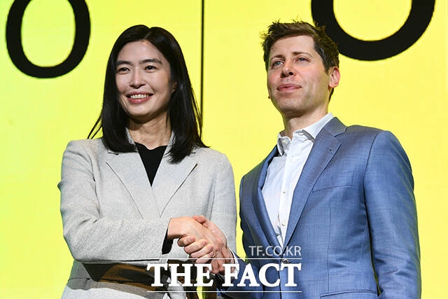 ž īī ǥ()  Ʈ AI CEO īī ̵̿  Կ ϰ ִ. / 