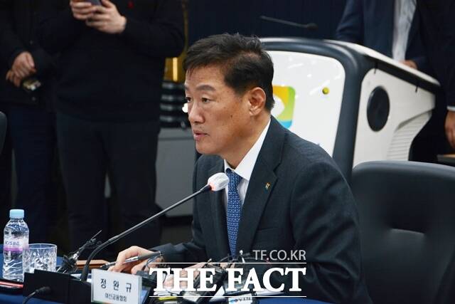 정완규 여신금융협회장이 2일 서울 중구 여신금융협회 회의에서 열린 '국민의힘-여신금융업계 현장 간담회'에 참석해 인사말을 하고 있다. /김태환 기자 
