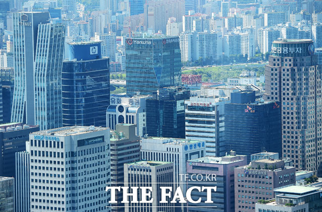 16일 에프앤가이드에 따르면 미래에셋증권을 제외한 상장 증권사들의 올해 1분기 실적은 전년 동기 대비 감소했다. /더팩트 DB