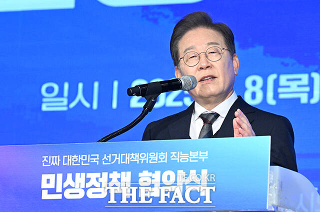 이재명 더불어민주당 대선 후보의 공직선거법 위반 사건이 대선 이후로 연기되며 일단락된 모양새지만 대법원을 향한 민주당의 공세는 오히려 강도를 더해가고 있다. /박헌우 기자
