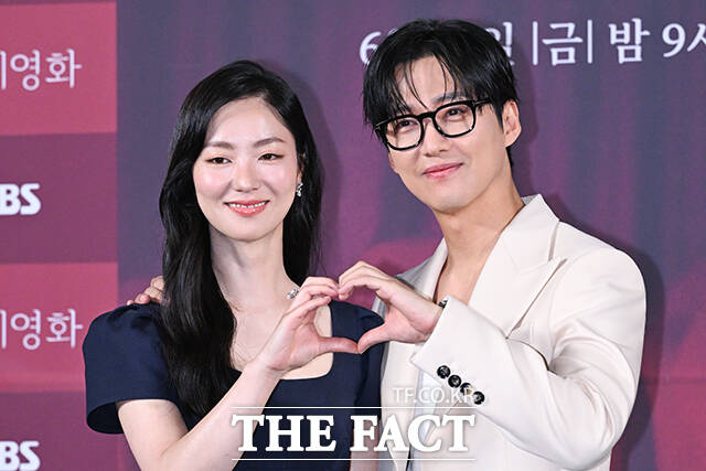  () ù 10   걸 CGV ũ  SBS   '츮ȭ' ۹ǥȸ   ϰ ִ. / 