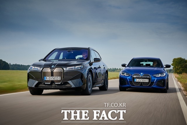 BMW׷ 2030   Ǹ    ̻  (BEV) ȯϴ ε ߴ. ̸  Ӱ    ÷ '̾ Ŭ(Neue Klasse)' ߽ ξ Ȯ뿡 . BMW ÷׽  SAV iX()  4-  i4. /BMWڸ